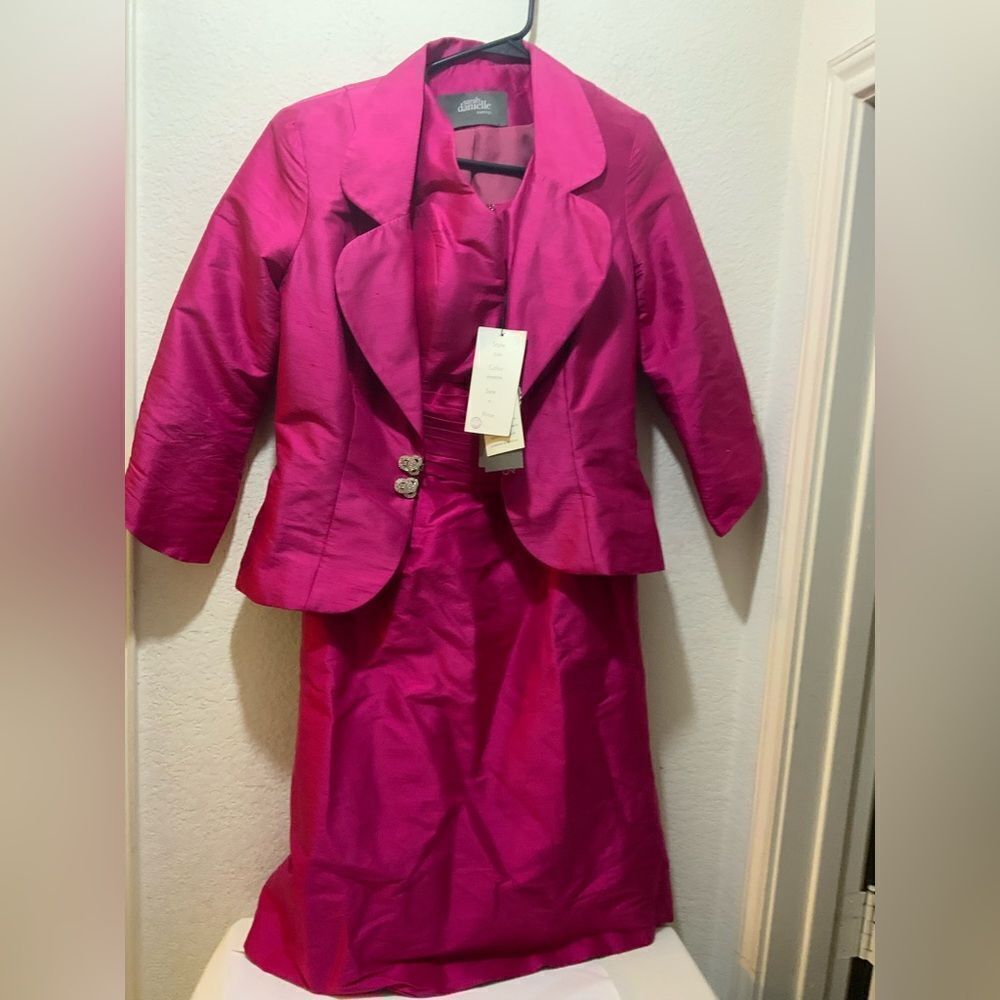 NWT Sarah Danielle Dress  built in bra With Jacket size 6